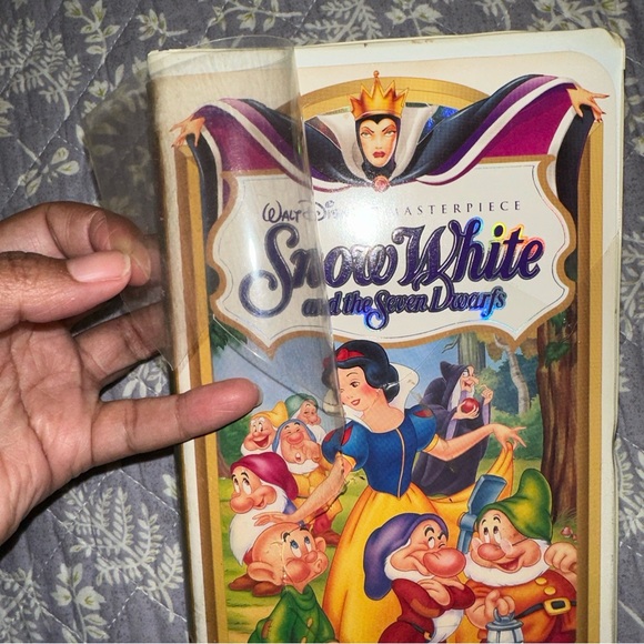 Snow White and The Seven Dwarfs - Picture 6 of 7